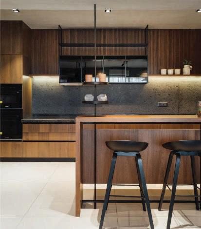 Kitchen & Bar